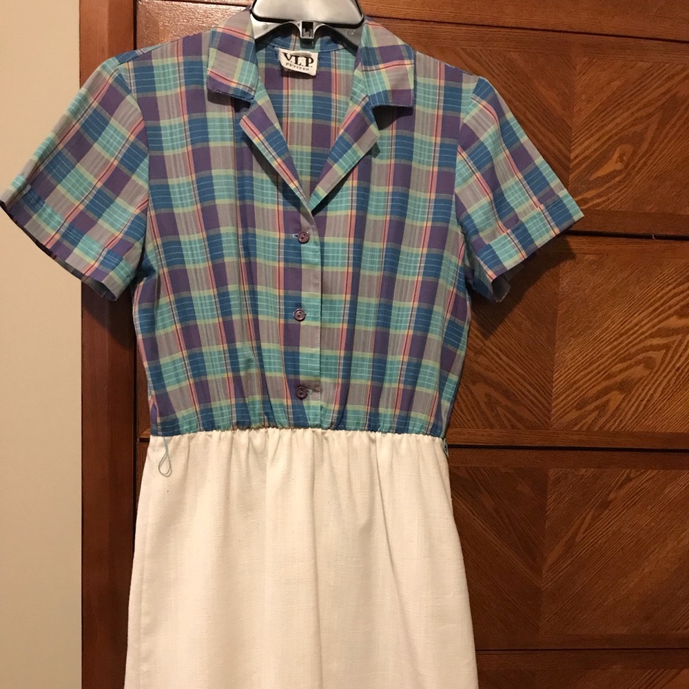 Vintage dress. Plaid with white skirt.
